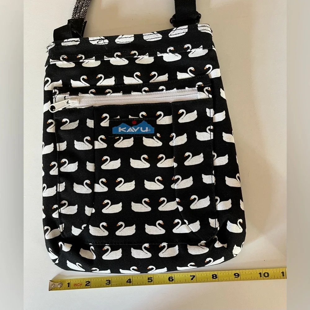 NWOT Kavu Keepalongs Bag Crossbody purse Swan print black white pockets - Picture 10 of 10